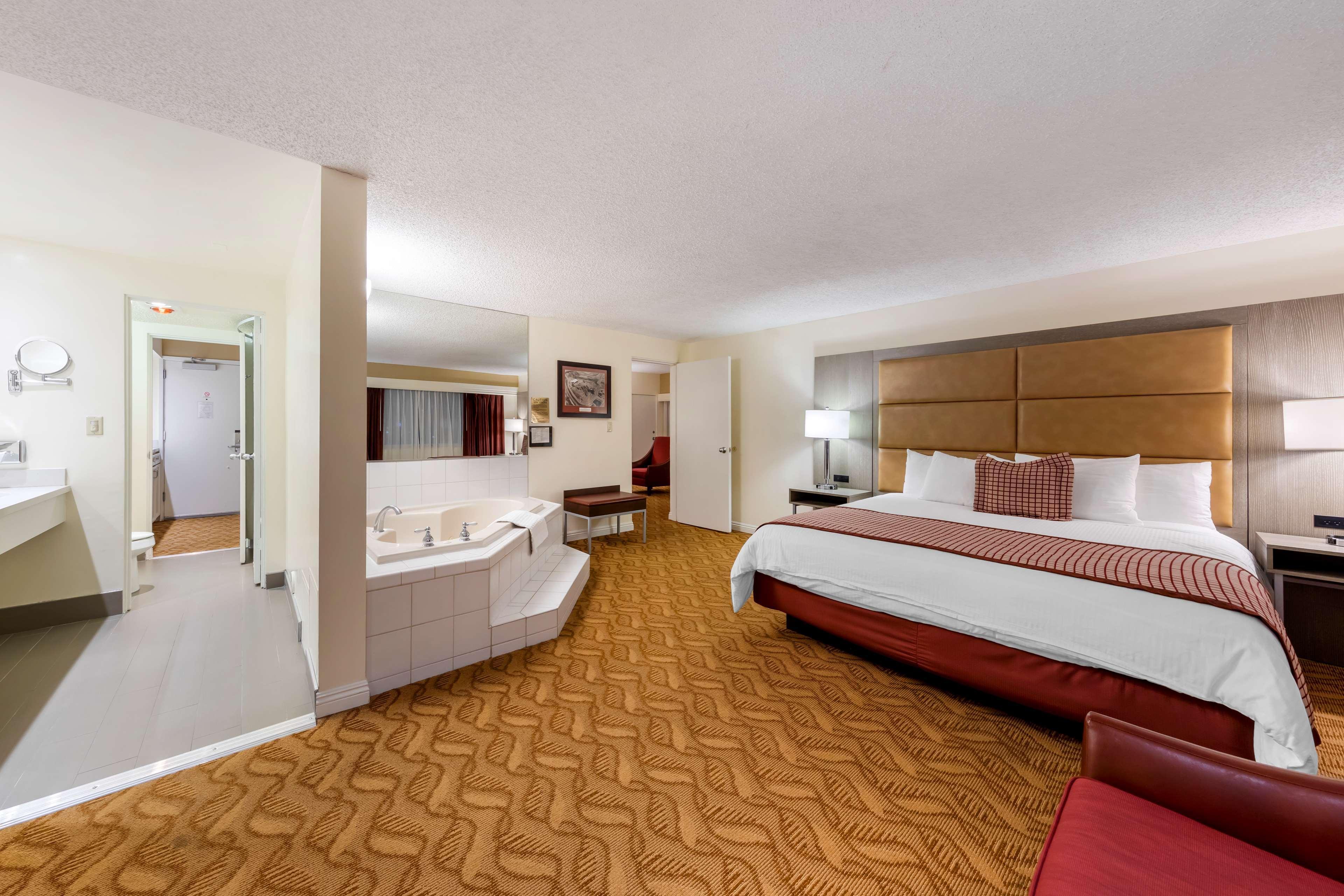 Best Western Plus Thousand Oaks Inn Exterior photo