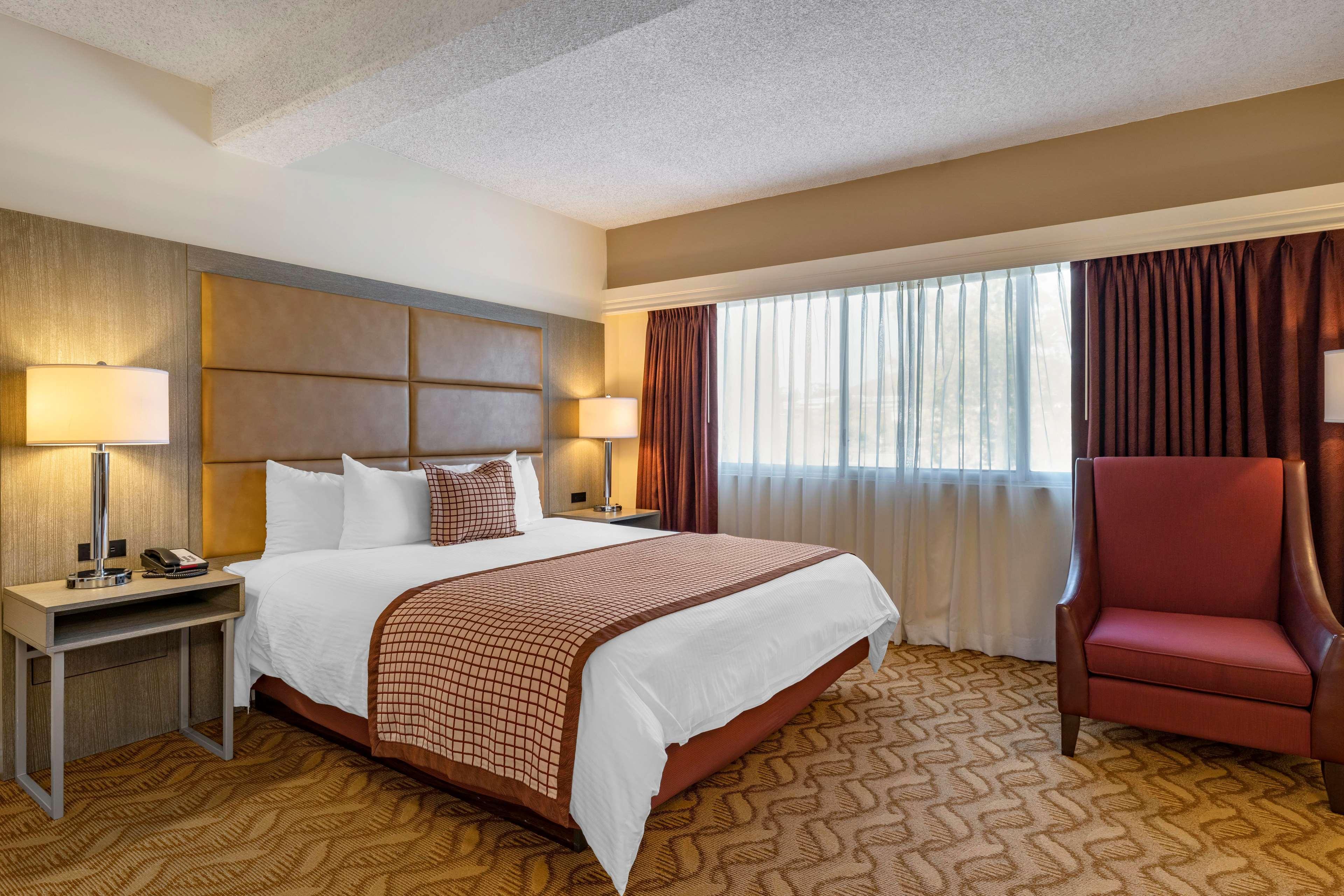 Best Western Plus Thousand Oaks Inn Exterior photo