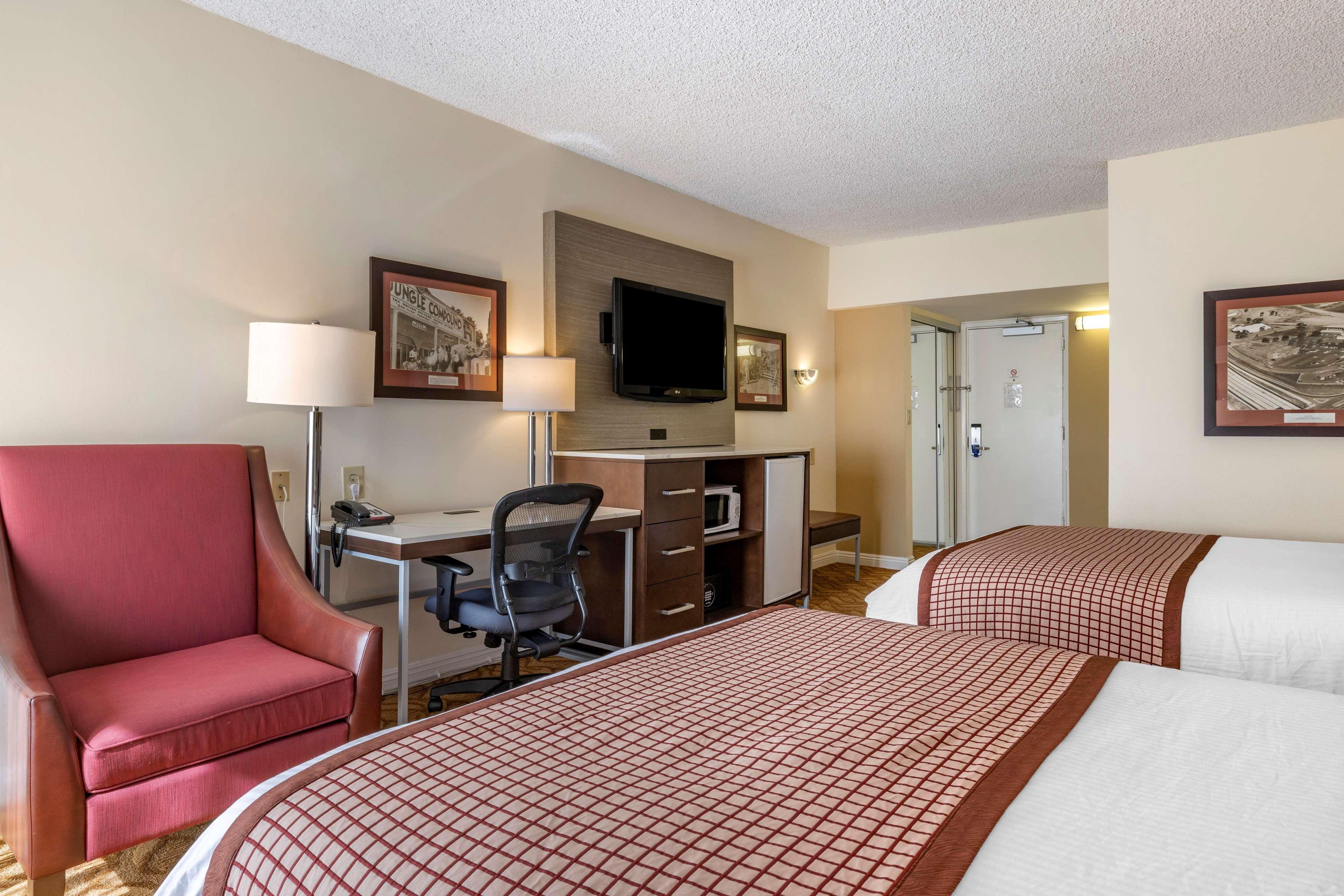 Best Western Plus Thousand Oaks Inn Exterior photo