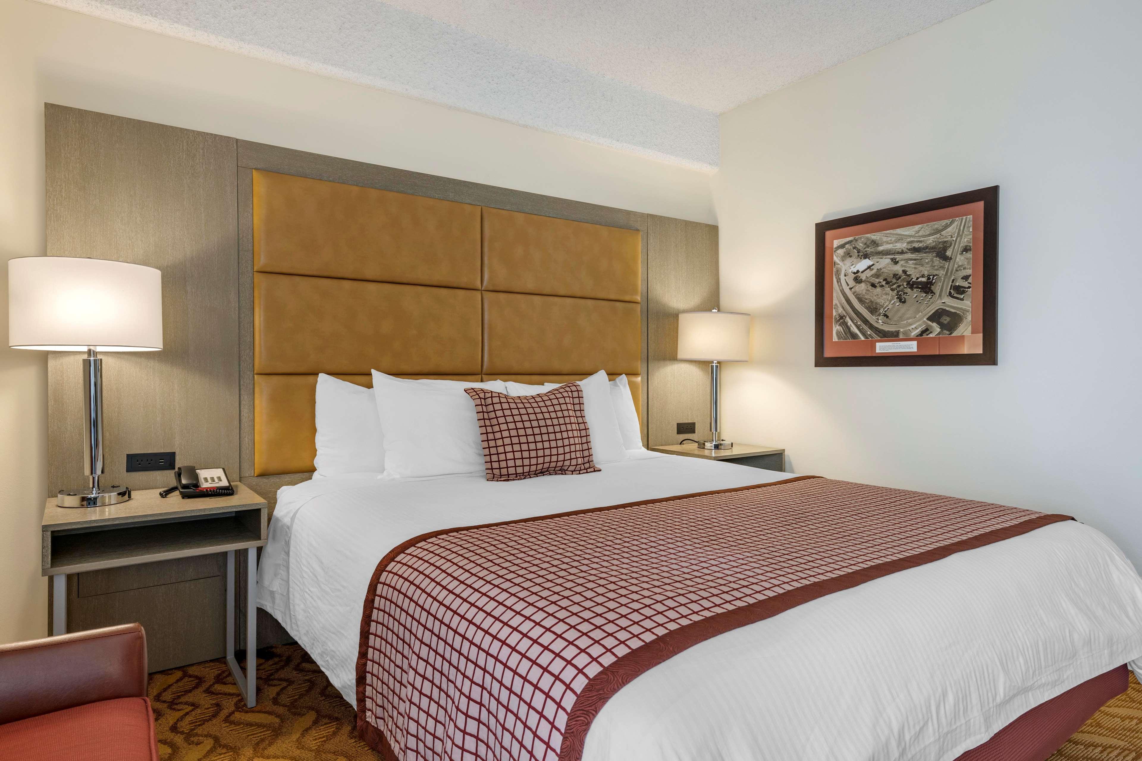 Best Western Plus Thousand Oaks Inn Exterior photo