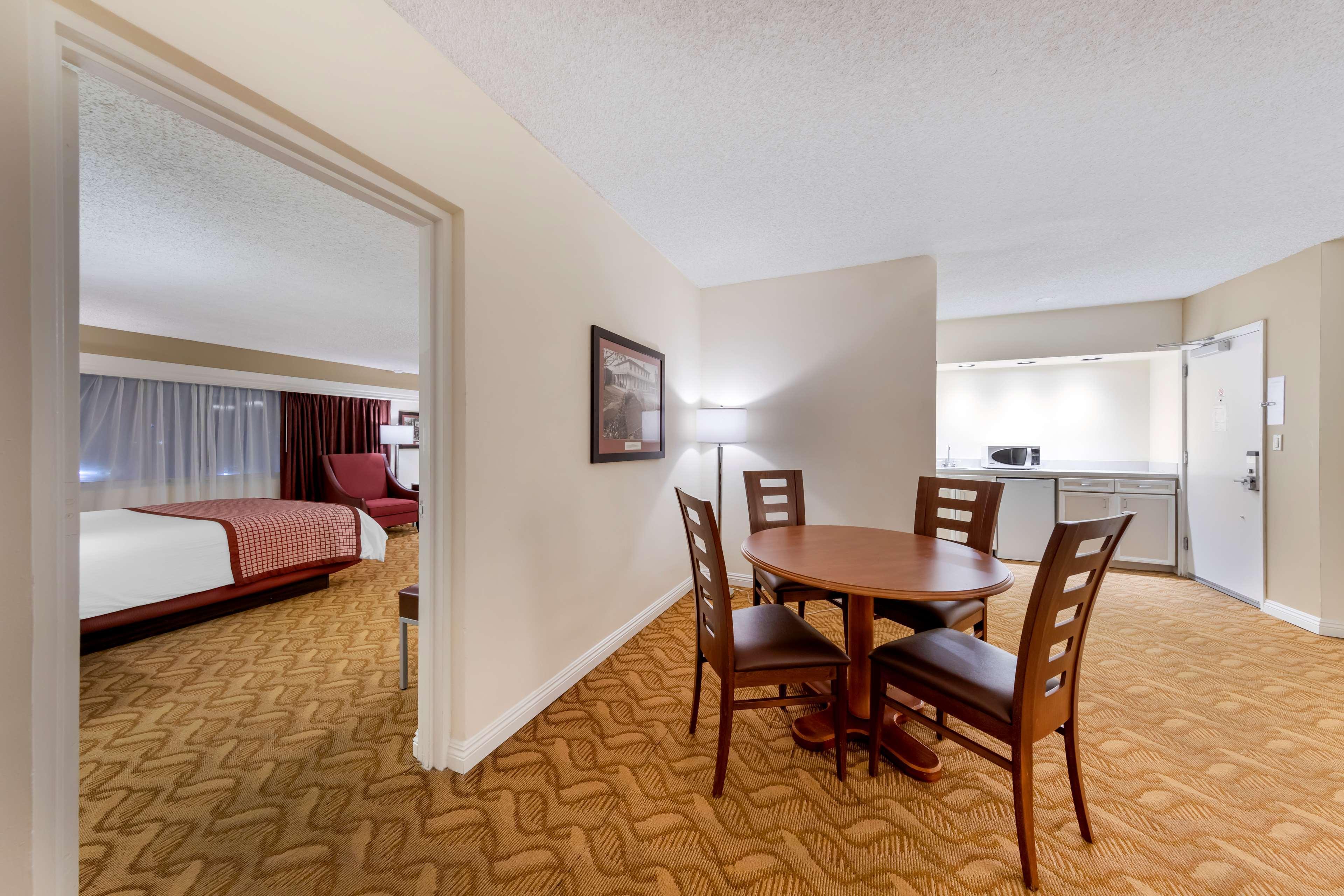 Best Western Plus Thousand Oaks Inn Exterior photo