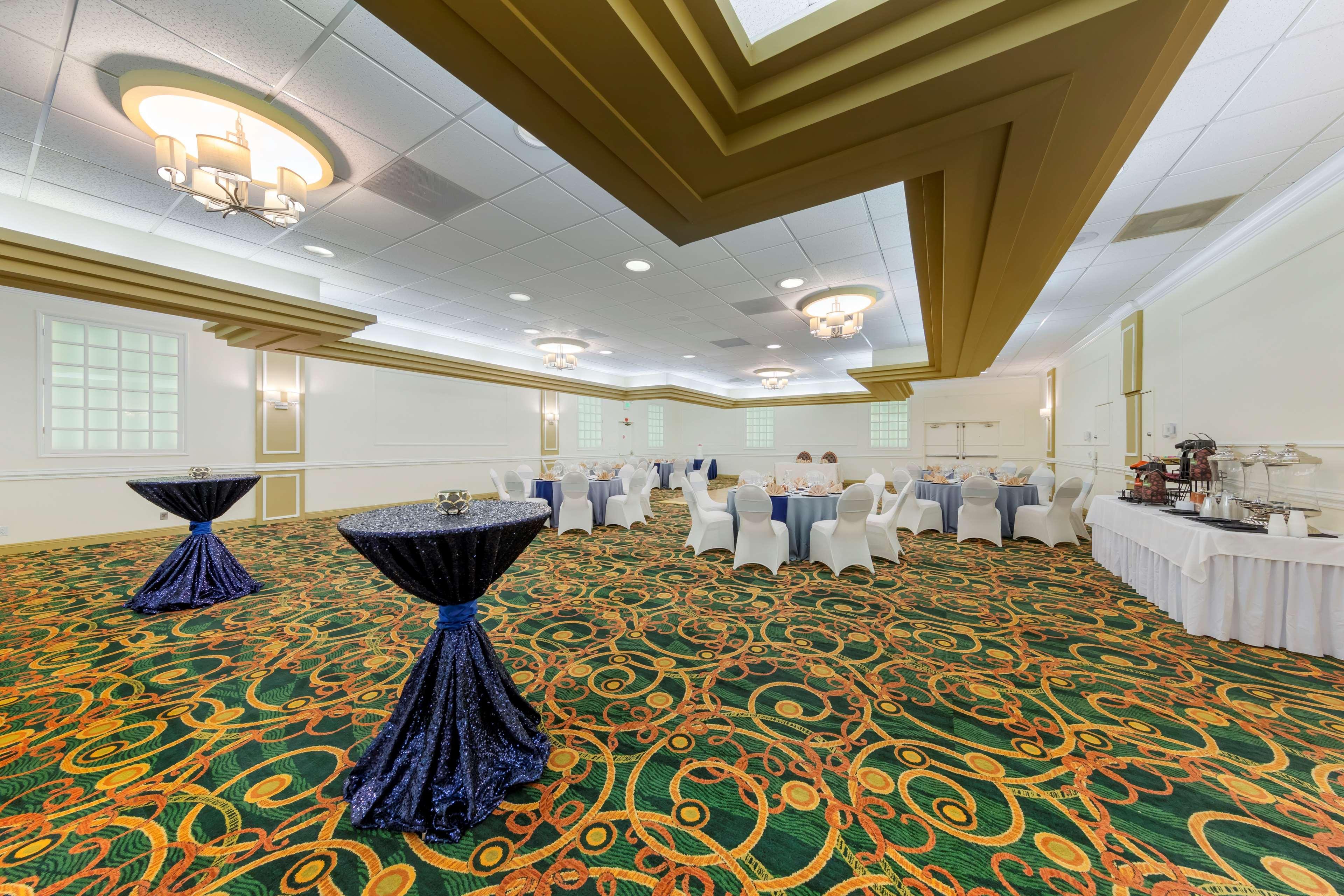 Best Western Plus Thousand Oaks Inn Exterior photo