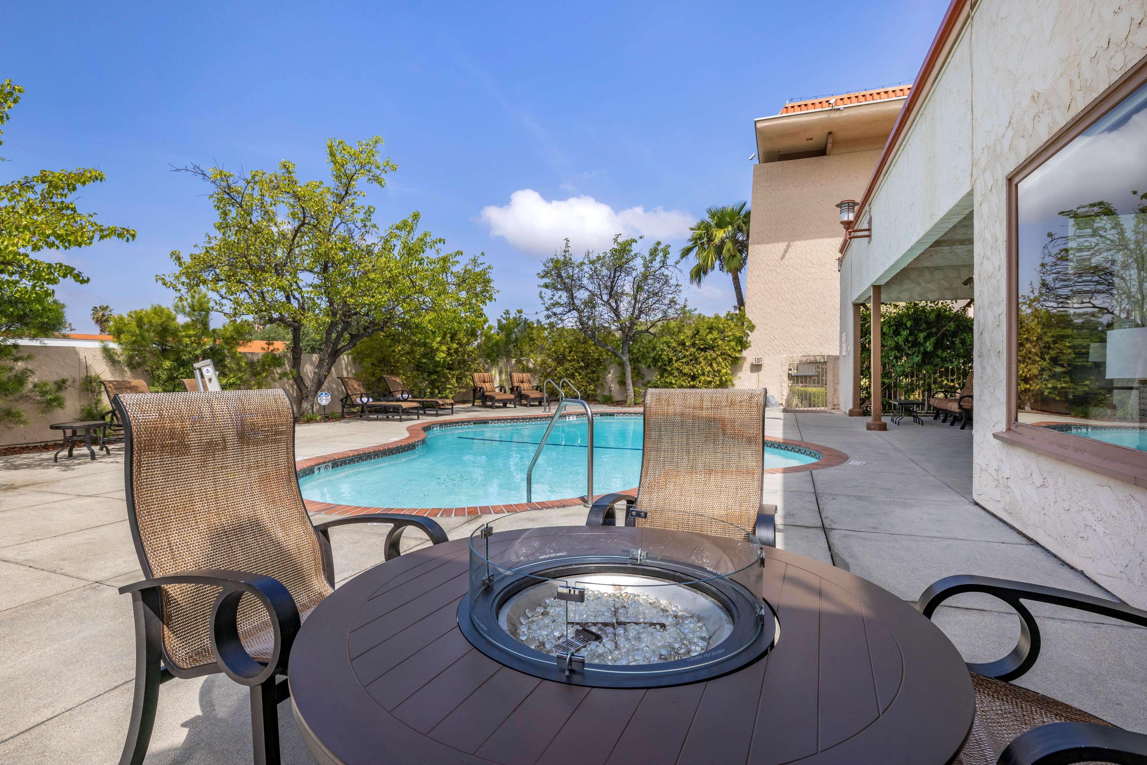 Best Western Plus Thousand Oaks Inn Exterior photo