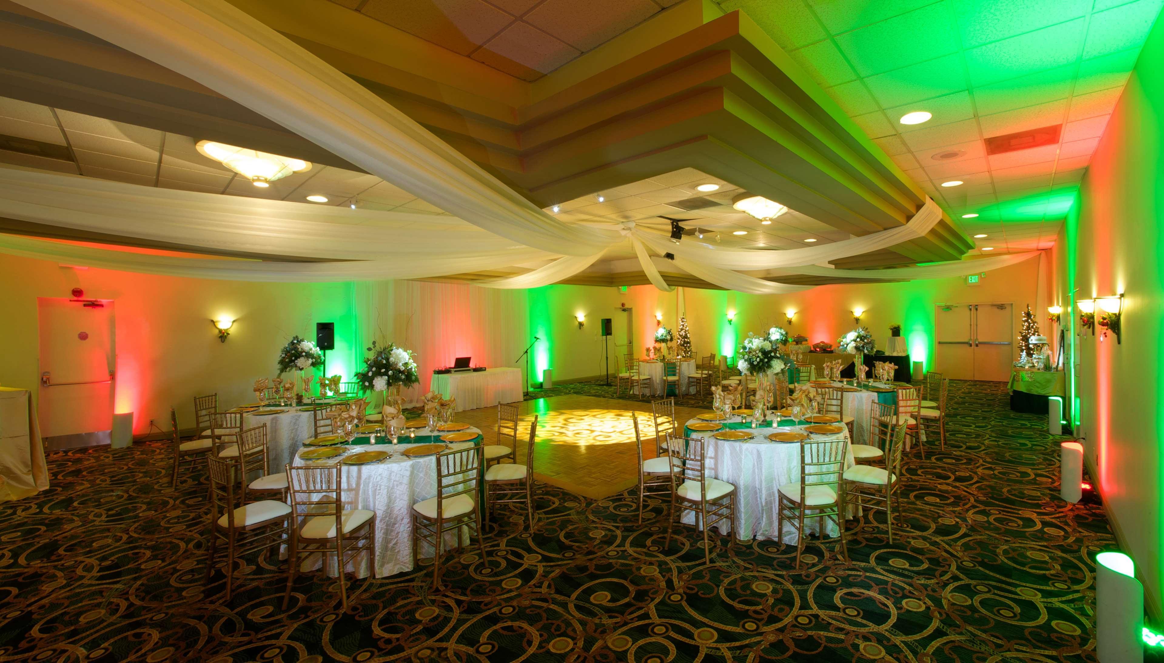 Best Western Plus Thousand Oaks Inn Exterior photo