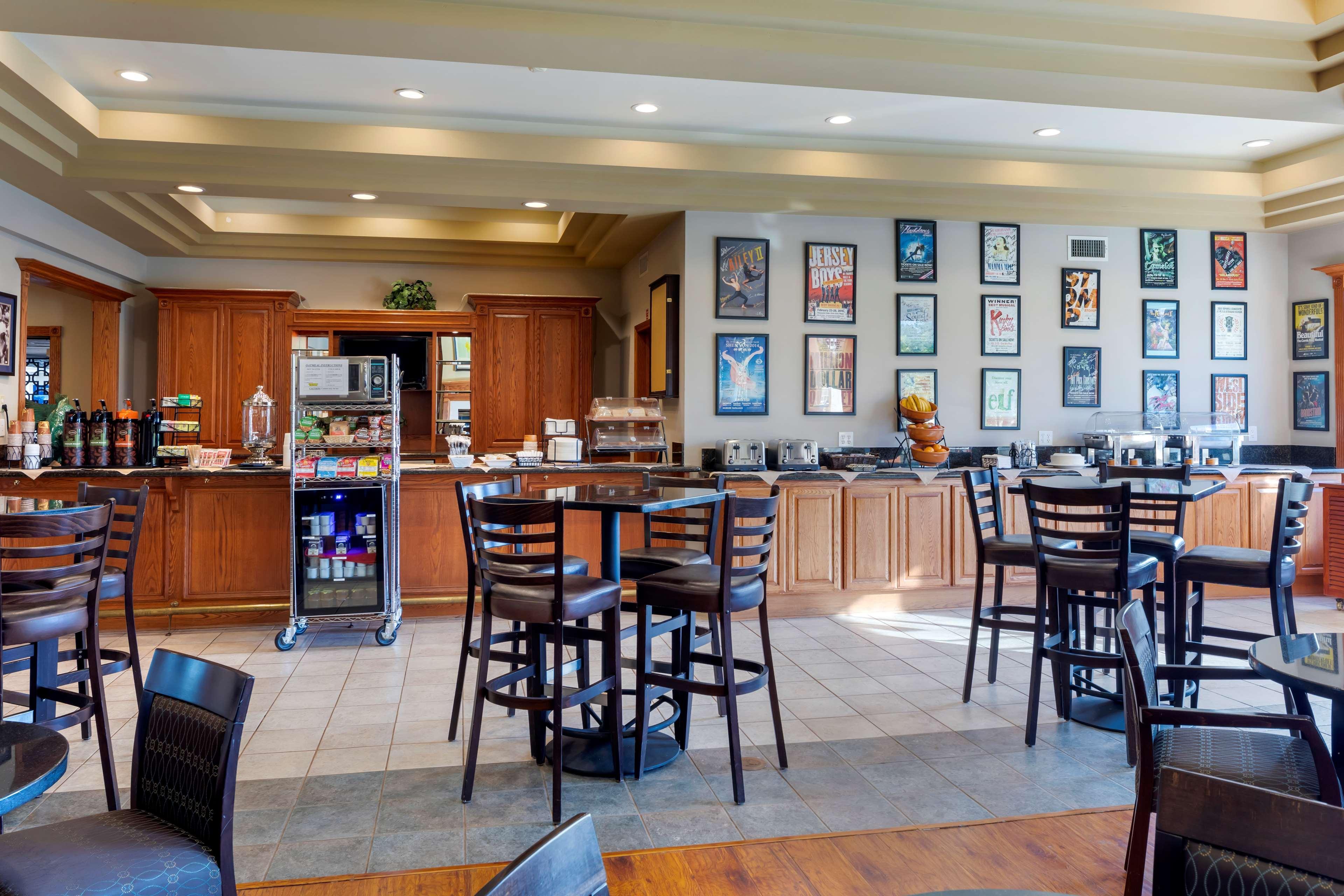 Best Western Plus Thousand Oaks Inn Exterior photo
