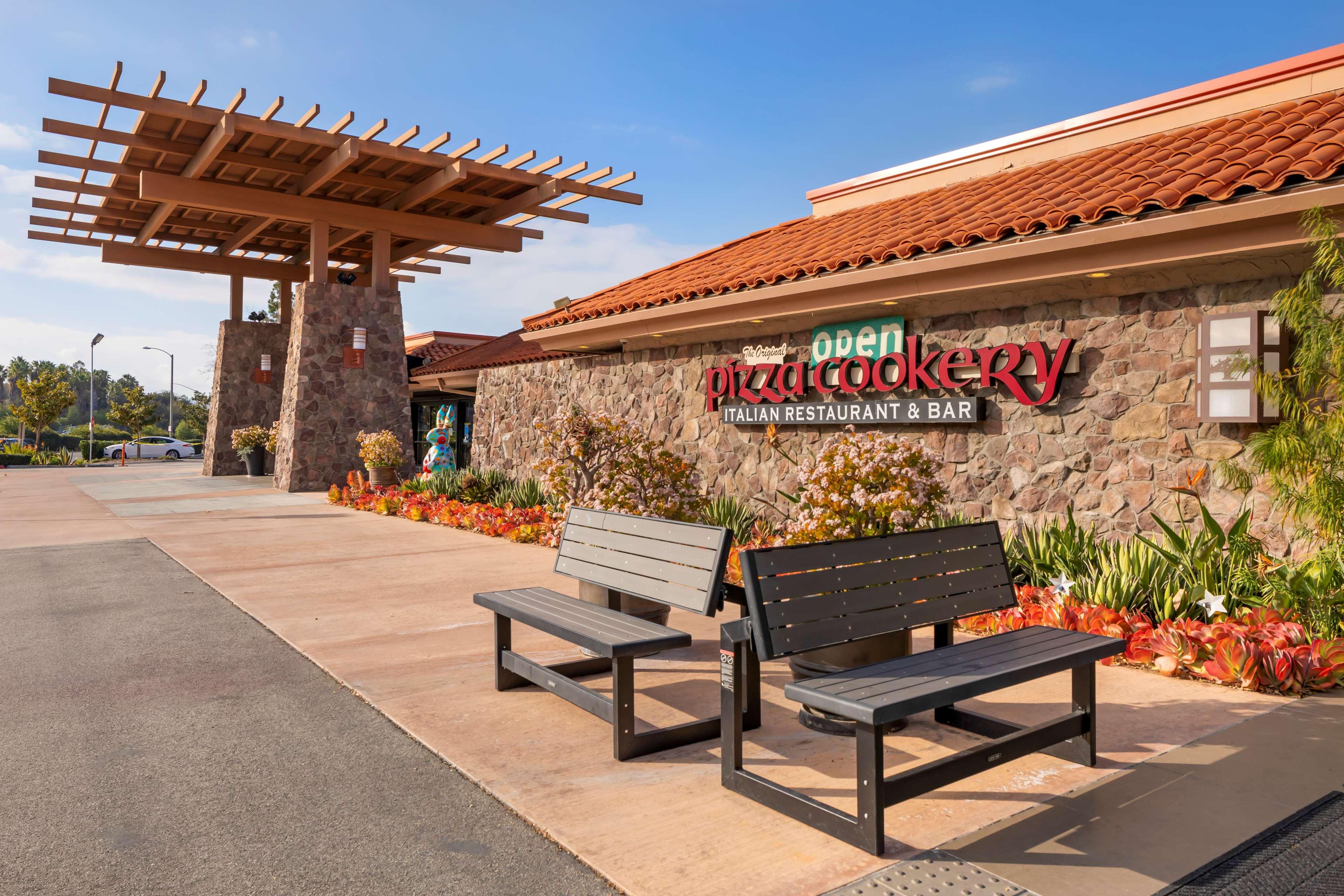 Best Western Plus Thousand Oaks Inn Exterior photo