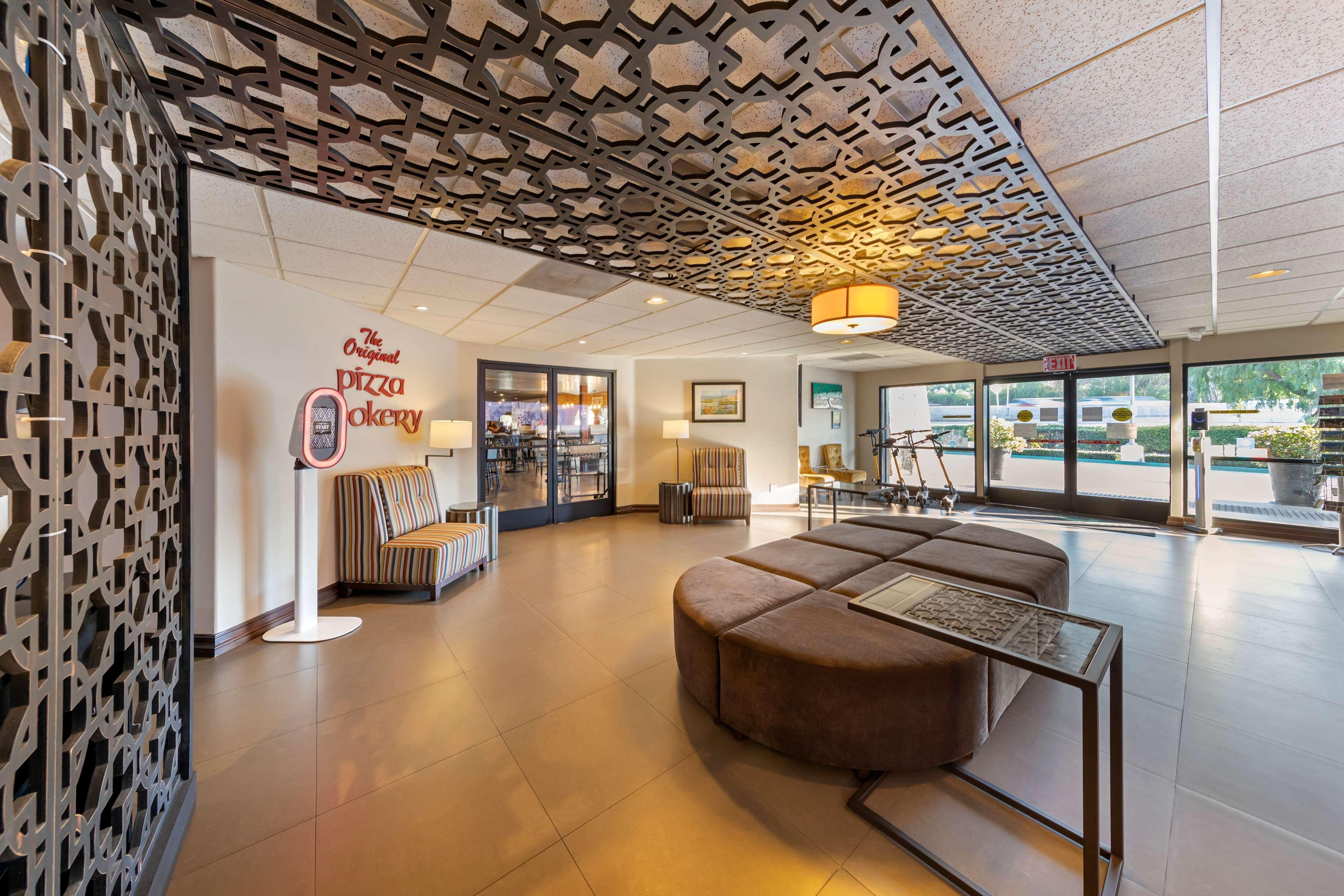 Best Western Plus Thousand Oaks Inn Exterior photo
