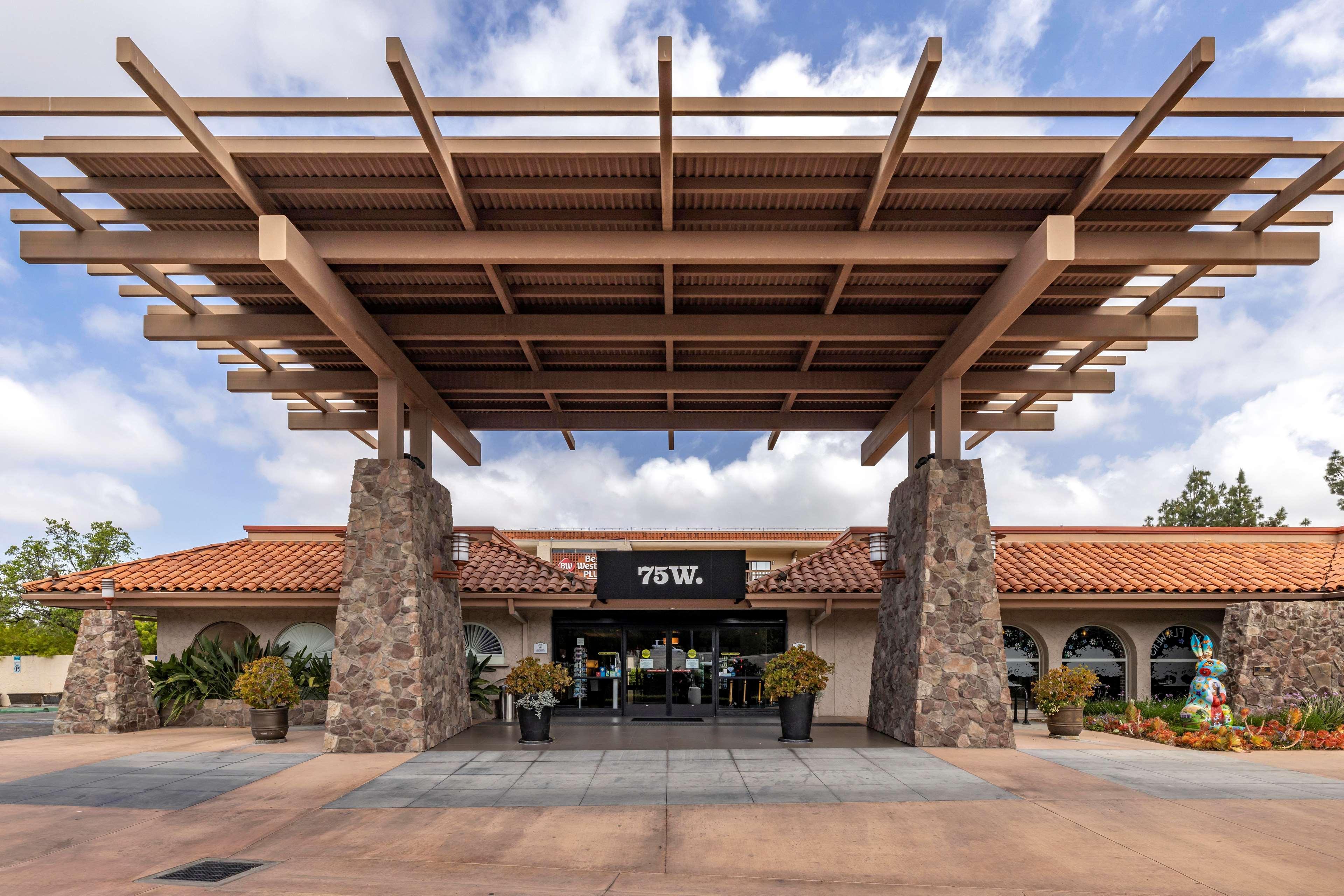 Best Western Plus Thousand Oaks Inn Exterior photo