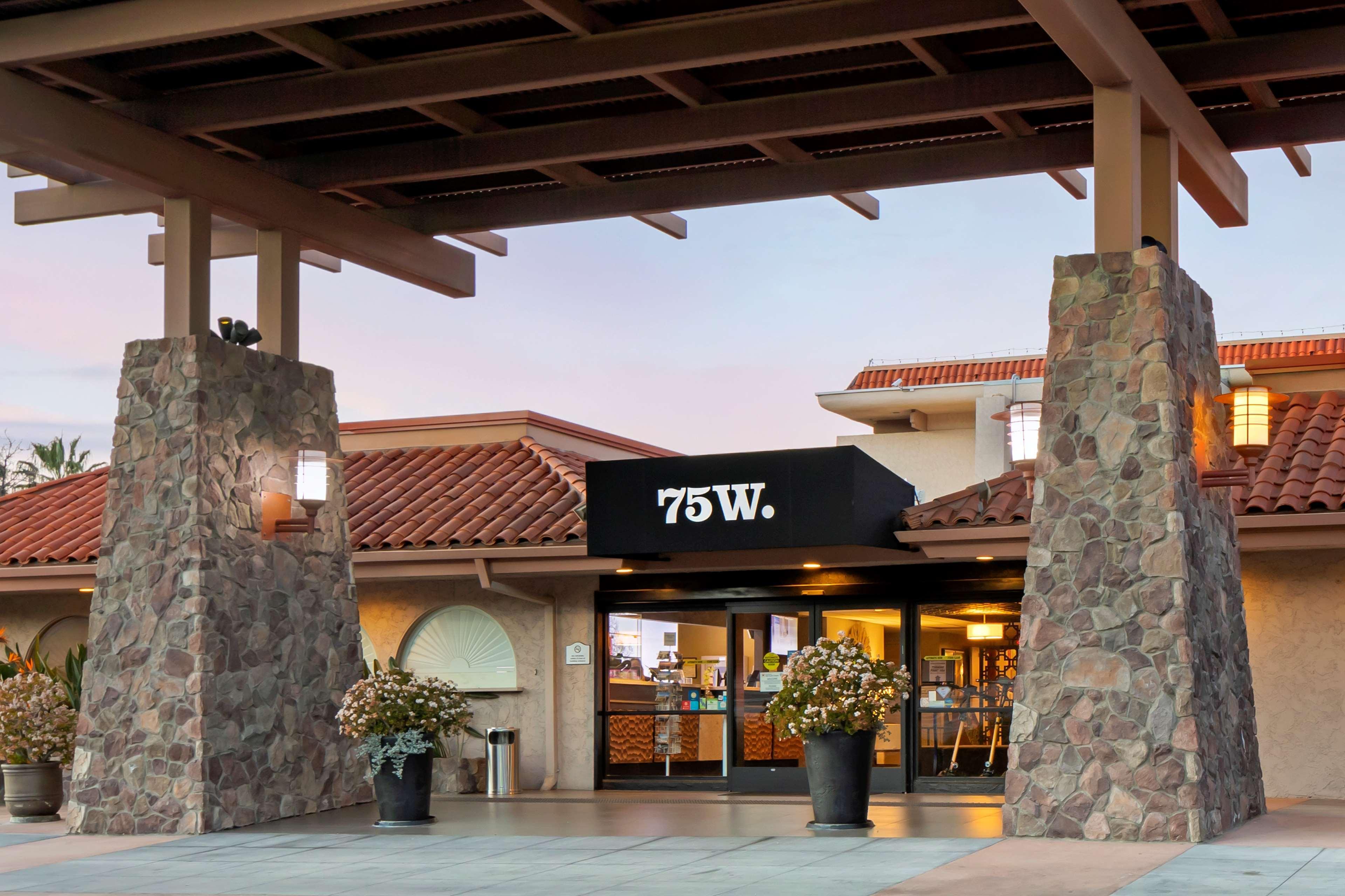 Best Western Plus Thousand Oaks Inn Exterior photo
