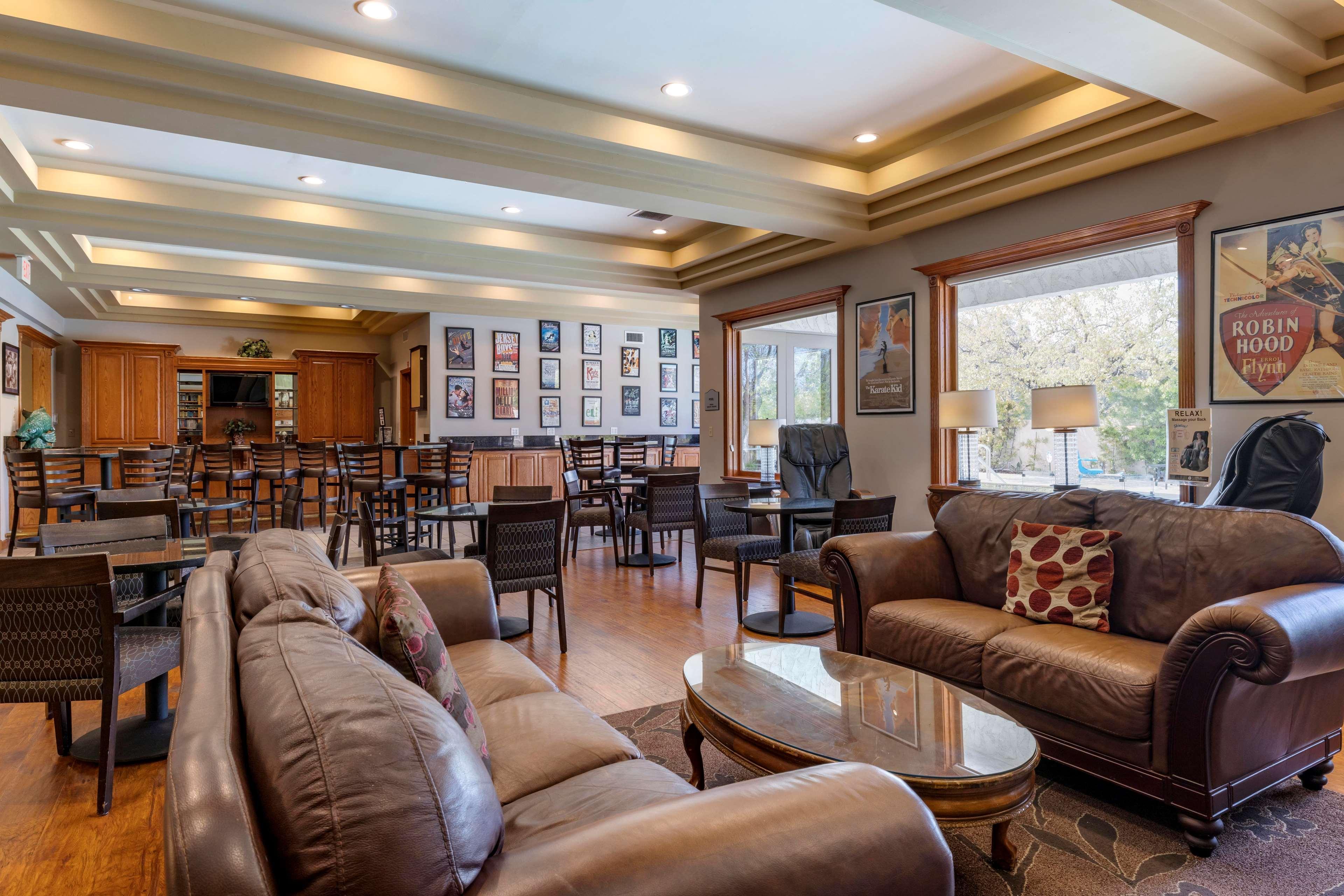 Best Western Plus Thousand Oaks Inn Exterior photo