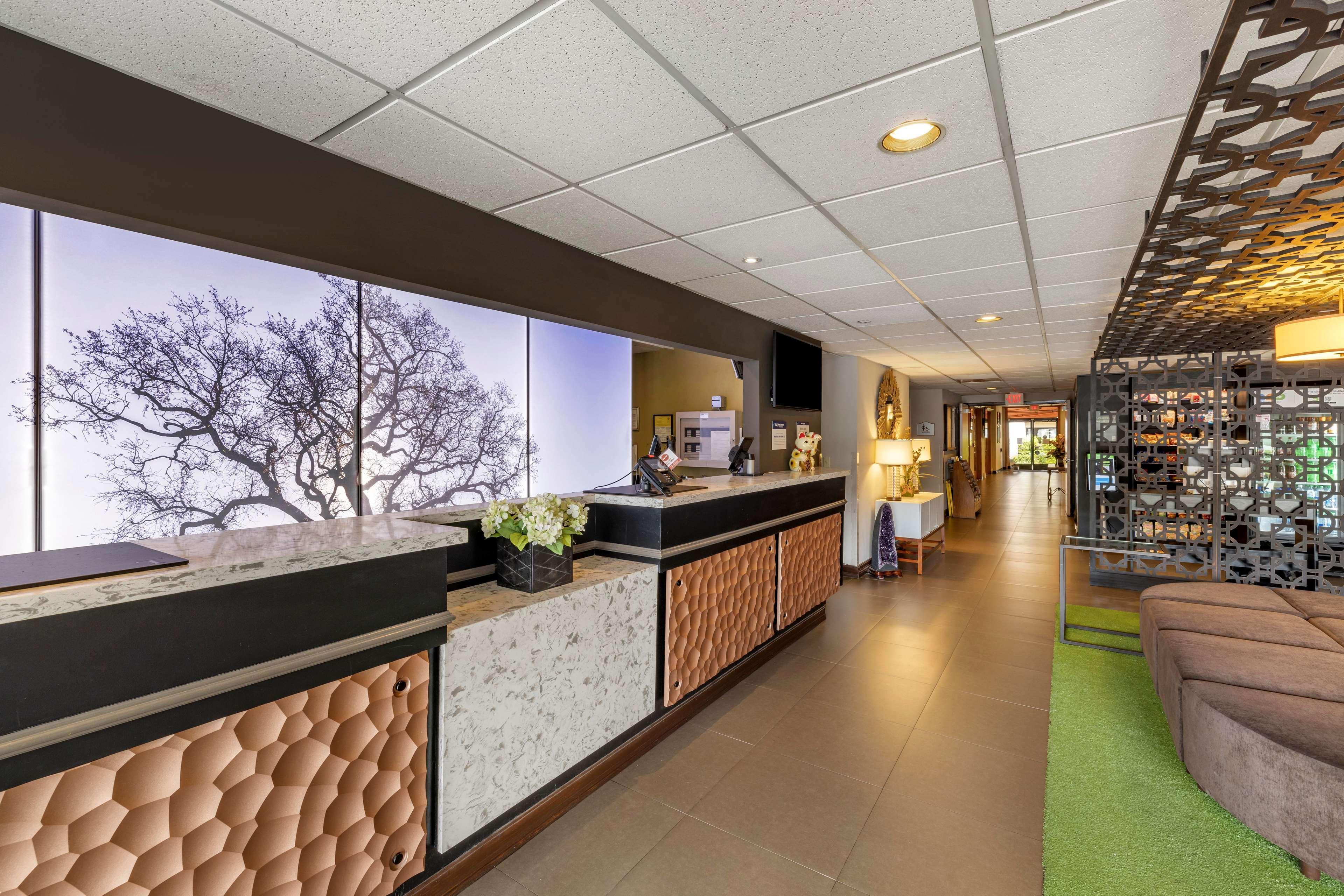 Best Western Plus Thousand Oaks Inn Exterior photo