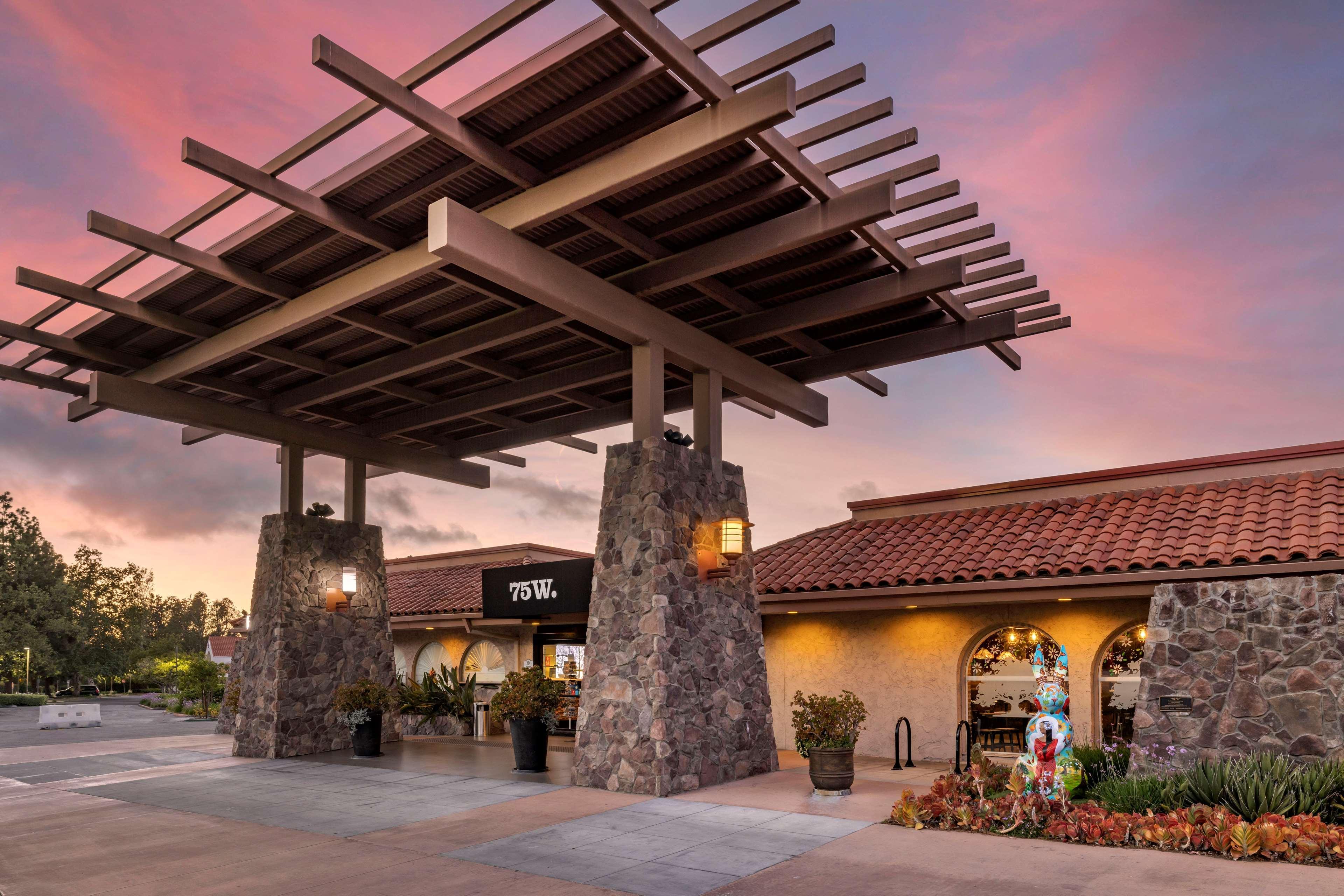 Best Western Plus Thousand Oaks Inn Exterior photo